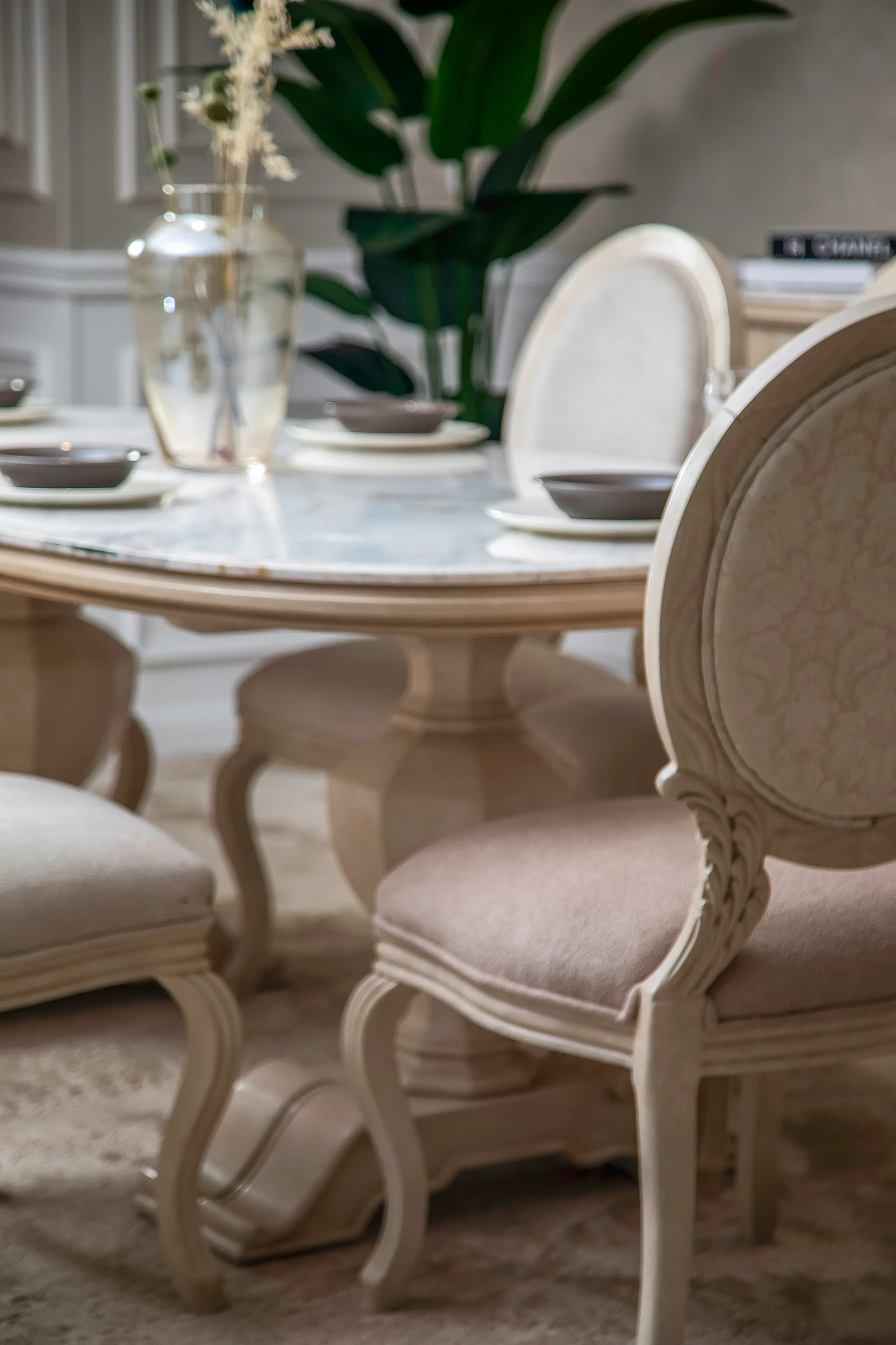 Circle Dining Room 7